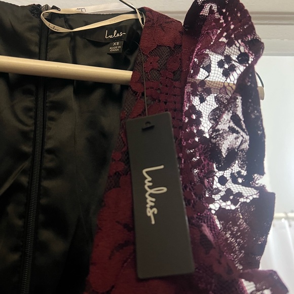 NWT Lulus Molinetto Burgundy Lace Ruffled Tiered Sleeveless Maxi Dress - Size XS - Picture 5 of 5